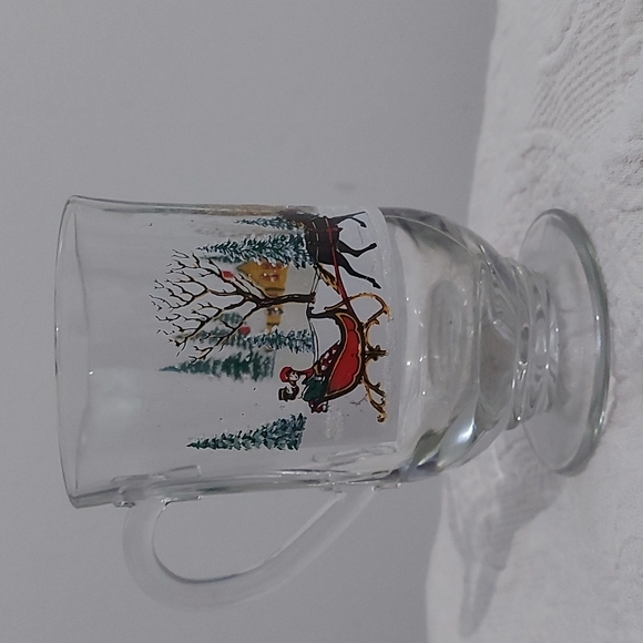 4 Vintage Winter themes mugs and carafe.  Perfect Condition.   Made in Canada - Picture 5 of 7